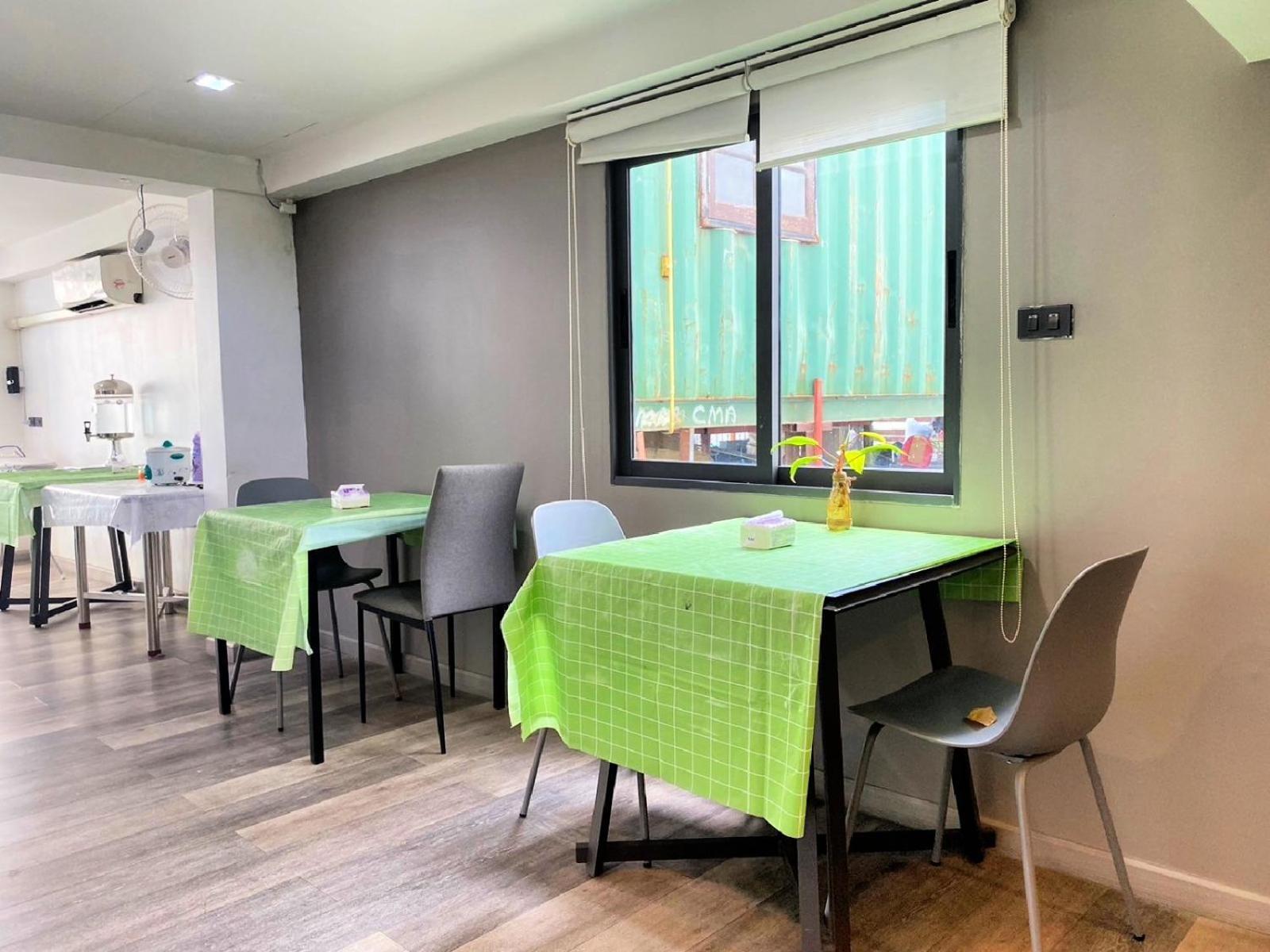 Baan Kun Mhor Hostel บ้านคุณหมอโฮสเทล Bangkok Exteriör bild